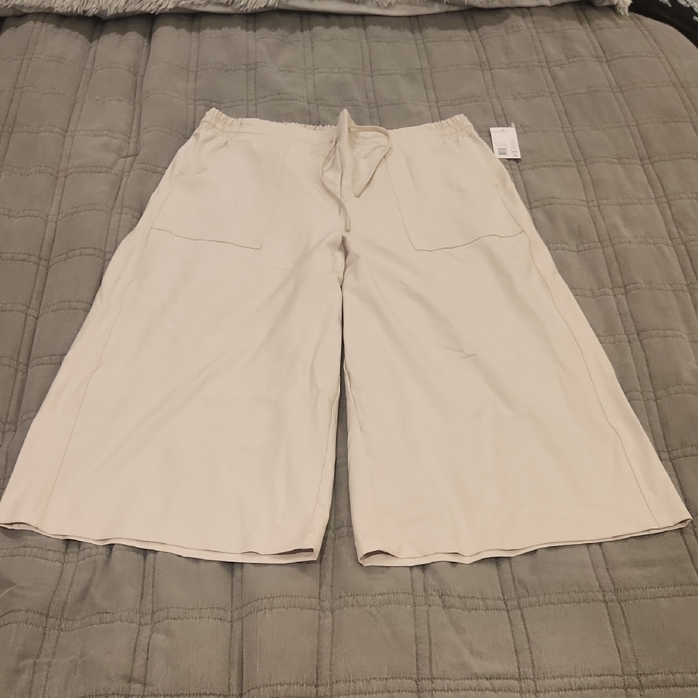 Jockey Light Beige Wide Leg Cropped Pants Size XL, New With Tags!